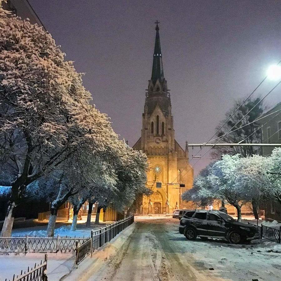 Apart Club Kosmo Chernivtsi Exterior photo